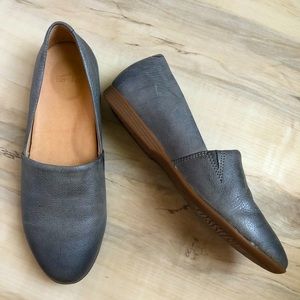 Dansko Larisa flats or loafers - pewter gray size 38 - excellent condition!!!!
